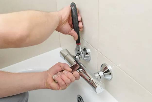 Comment résoudre le problème du robinet de baignoire qui fuit ?- Partie 2
